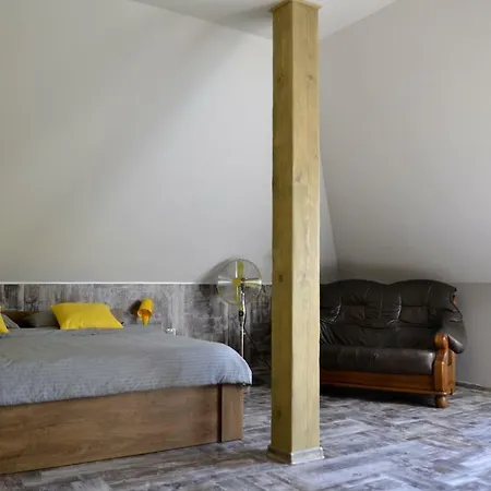 Trzy Jeziora Bed & Breakfast Wierzba